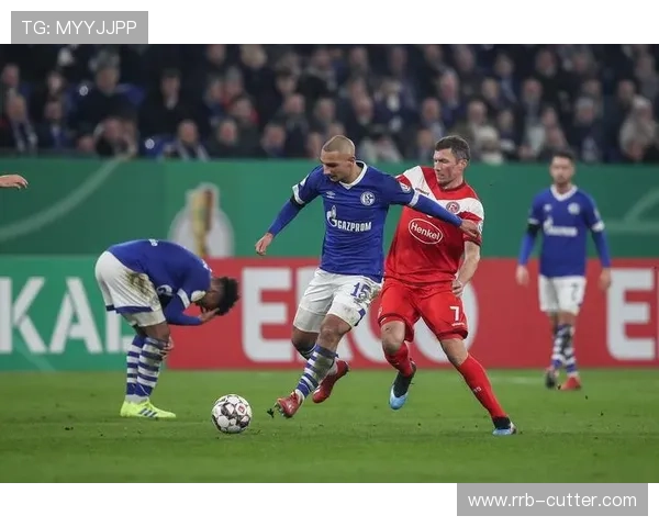 德甲劲旅豪取连胜势头强劲争冠悬念再起豪门鏖战看点十足 德甲劲旅豪取连胜势头强劲争冠悬念再起豪门鏖战看点十足