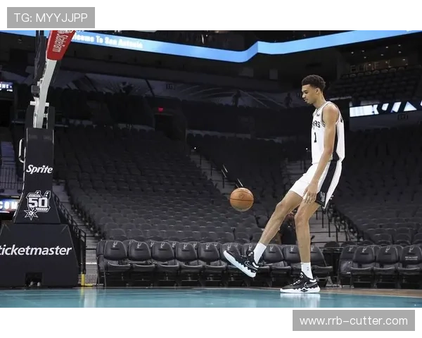 文班亚马率领马刺季前赛首秀惊艳新援表现抢眼球队重燃希望 文班亚马率领马刺季前赛首秀惊艳新援表现抢眼球队重燃希望