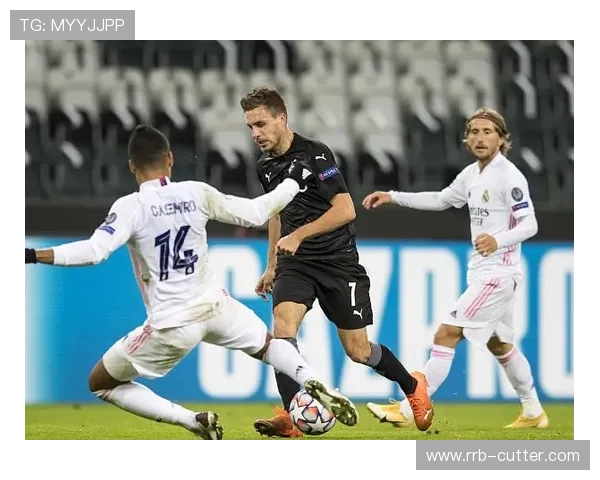 意甲最新赛程及比分动态分析:各大豪门争冠之路的激烈对决 意甲最新赛程及比分动态分析:各大豪门争冠之路的激烈对决