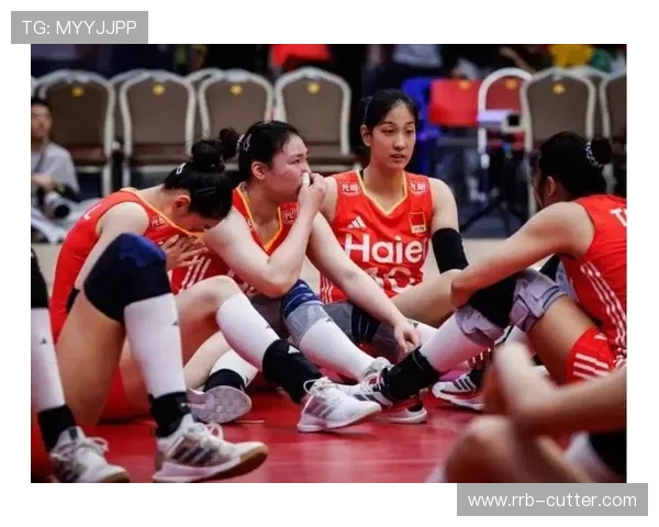 中国女排逆转获胜,成功挺进世锦赛八强,展现强大韧性与团队精神 中国女排逆转获胜,成功挺进世锦赛八强,展现强大韧性与团队精神