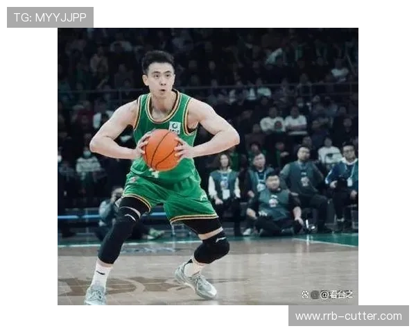 中国男篮力克韩国晋级亚洲杯四强 赵继伟关键时刻展现领袖风范 中国男篮力克韩国晋级亚洲杯四强 赵继伟关键时刻展现领袖风范