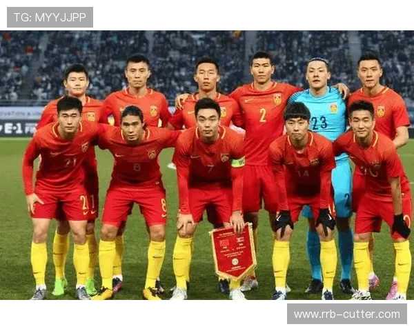 中国足球国家队备战世预赛 首次集结合练展示新阵容与战术打法 中国足球国家队备战世预赛 首次集结合练展示新阵容与战术打法