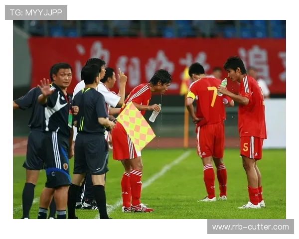 《新赛季开启中国足球超级联赛战况激烈多支队伍实力增强引发球迷热议》 《新赛季开启中国足球超级联赛战况激烈多支队伍实力增强引发球迷热议》