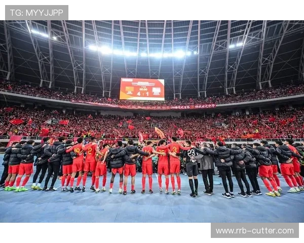 国足鏖战九十分钟惊险逆转取胜全场气氛燃爆点燃球迷激情时刻瞬间