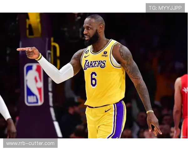 詹姆斯豪言今季目标重夺总冠军 探讨湖人新赛季阵容变化与挑战